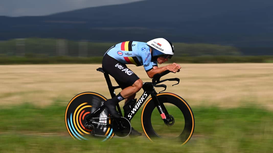 Rad-WM: Evenepoel krönt sich zum Zeitfahr-Weltmeister