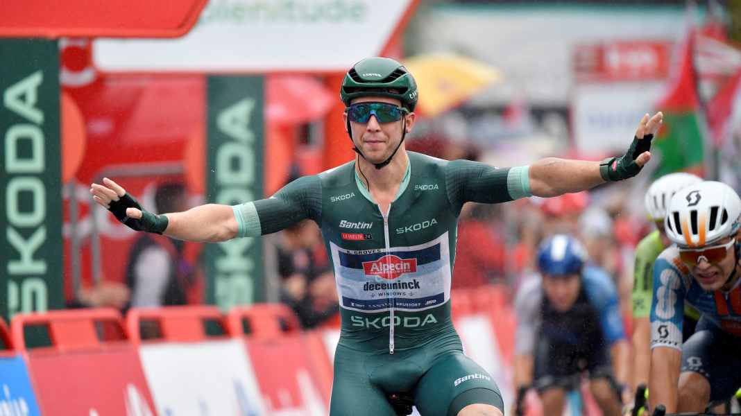 Vuelta 2024 - 17. Etappe: Groves jubelt im Regen von Santander