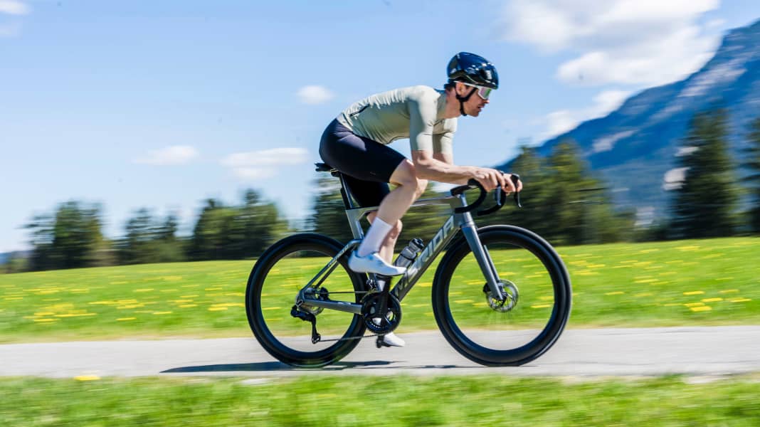 Bikefitting auf dem Rennrad: Tipps zur Sitzposition für Bergmarathons