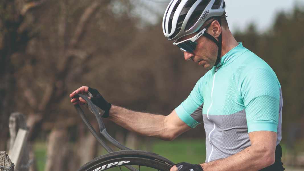 Reifenpannen: Packliste & Tipps für den Notfall