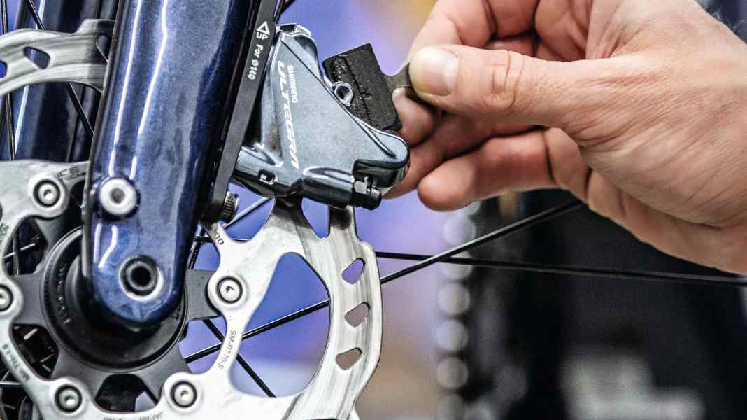 Scheibenbremse am Rennrad: Bremsbeläge austauschen