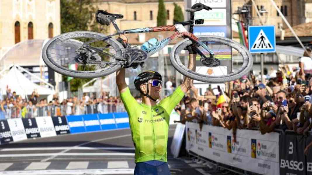 Gravelbike Erlkönige: Mohoric siegt mit neuem Merida Silex & Canyon punktet