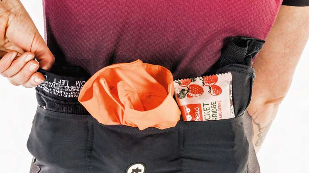 Packliste für die Rennradtour: ​Was gehört in die Trikottasche? (und was lieber nicht)