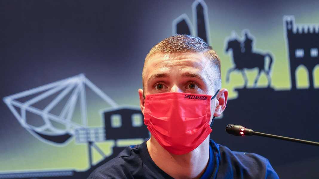 Corona fear during the tour: masks are back in fashion