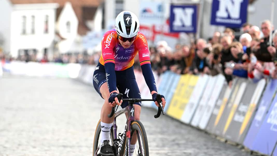 Emotional victory: Lotte Kopecky wins at Nokere Koerse four days after her brother's death