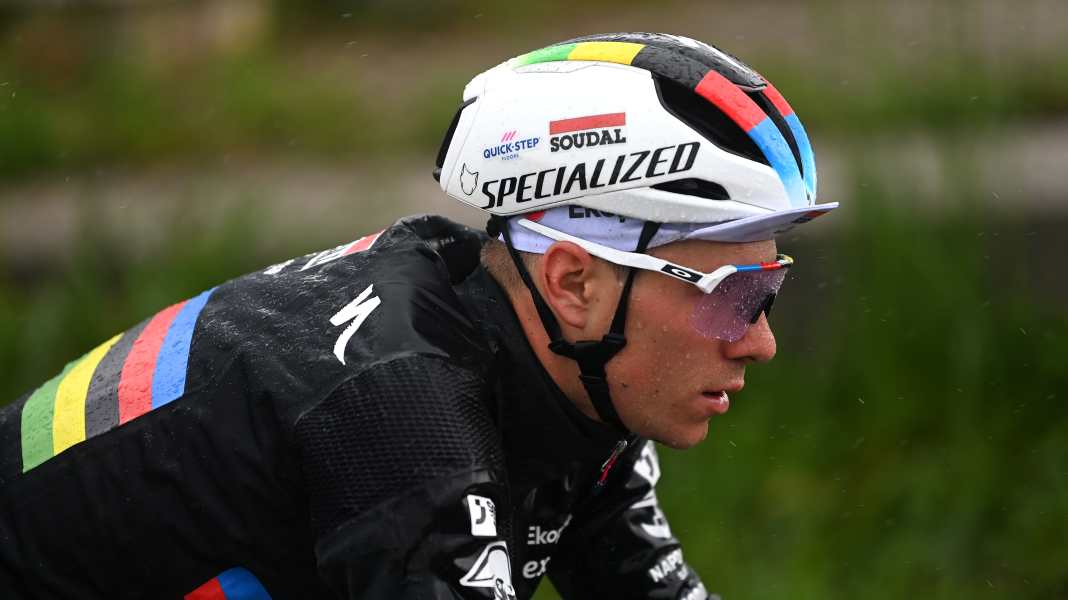 Chien sur la route : le champion du monde Evenepoel chute au Giro