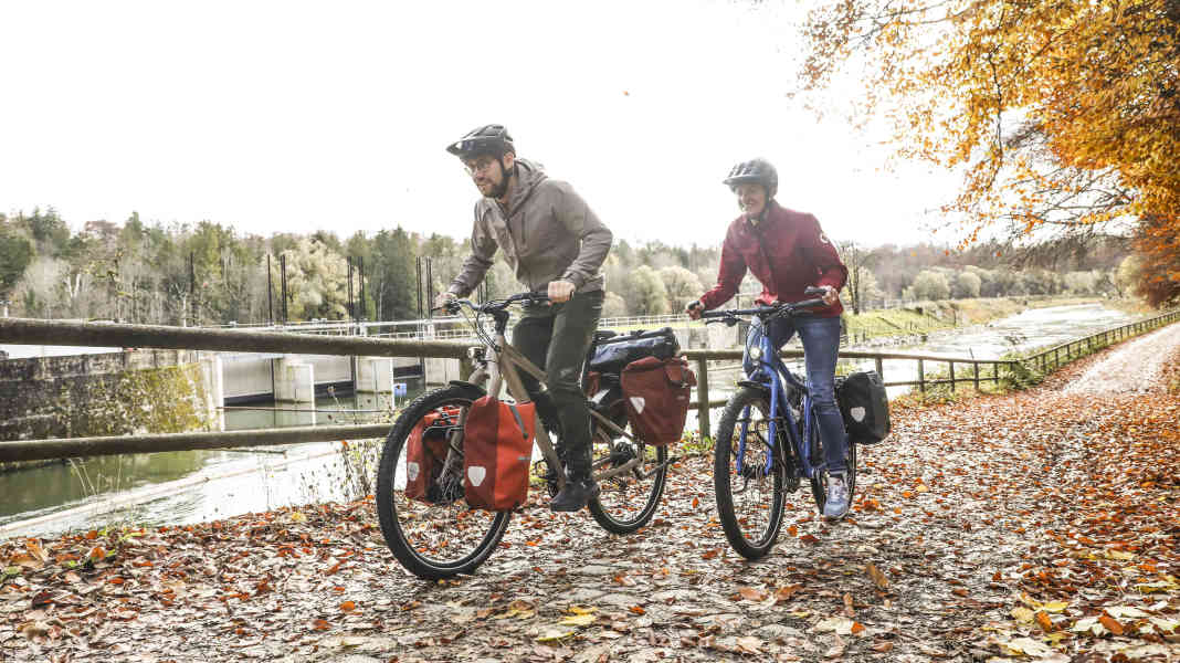 Studies show: Cycling improves health in old age, but also harbours risks