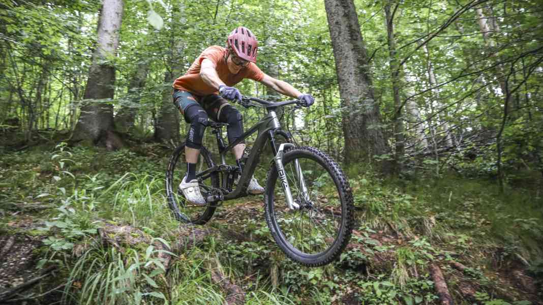 Fahrtechnik bergab: 5 Fehler, die dich auf dem Trail Geschwindigkeit kosten