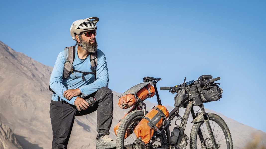 Extrembiker Cedric Tassan: „Das Abenteuer beginnt dort, wo die Schilder enden“
