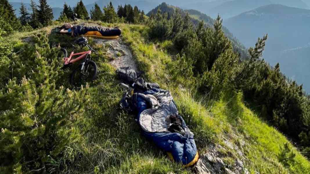 Nachts am Gipfel: Wo darf man in der Natur übernachten?