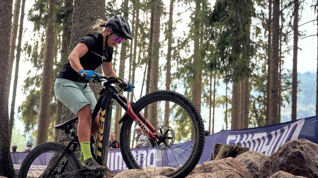 What do MTB pros earn in racing?
