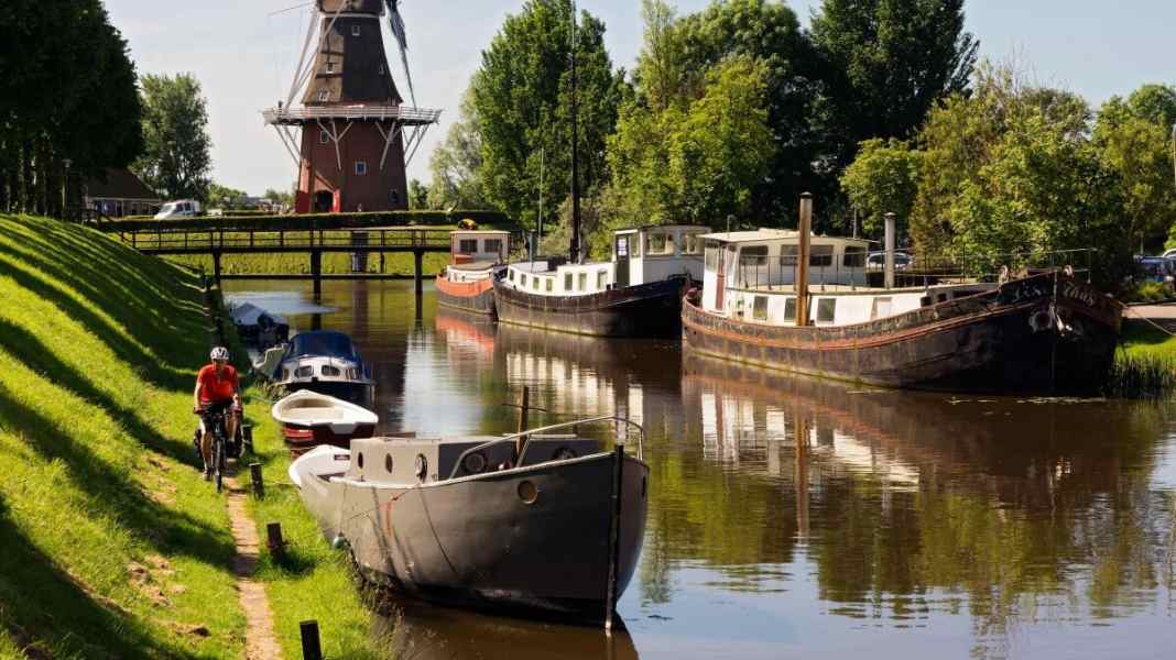 400 kilometres through the Frisian Lake District