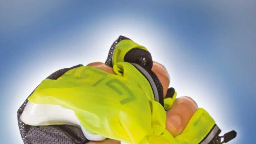 One hundred grams of weather protection: wind waistcoats put to the test