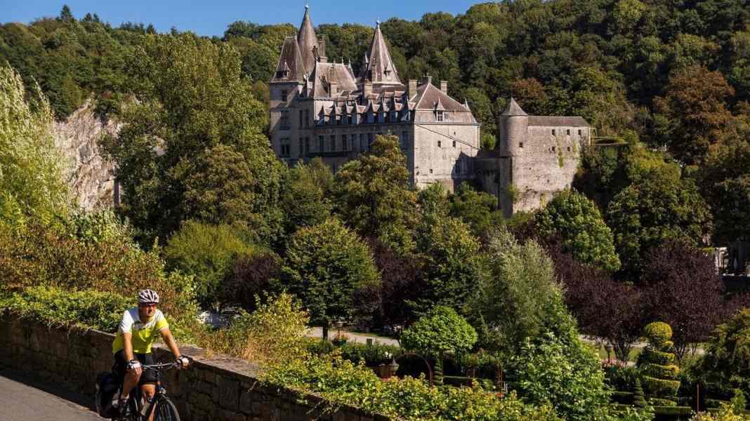 360 kilometres of cycling in the footsteps of the Belgian cycling classics