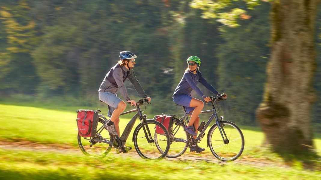 Neun sportliche Tourer und acht Pedelecs im MYBIKE-Test