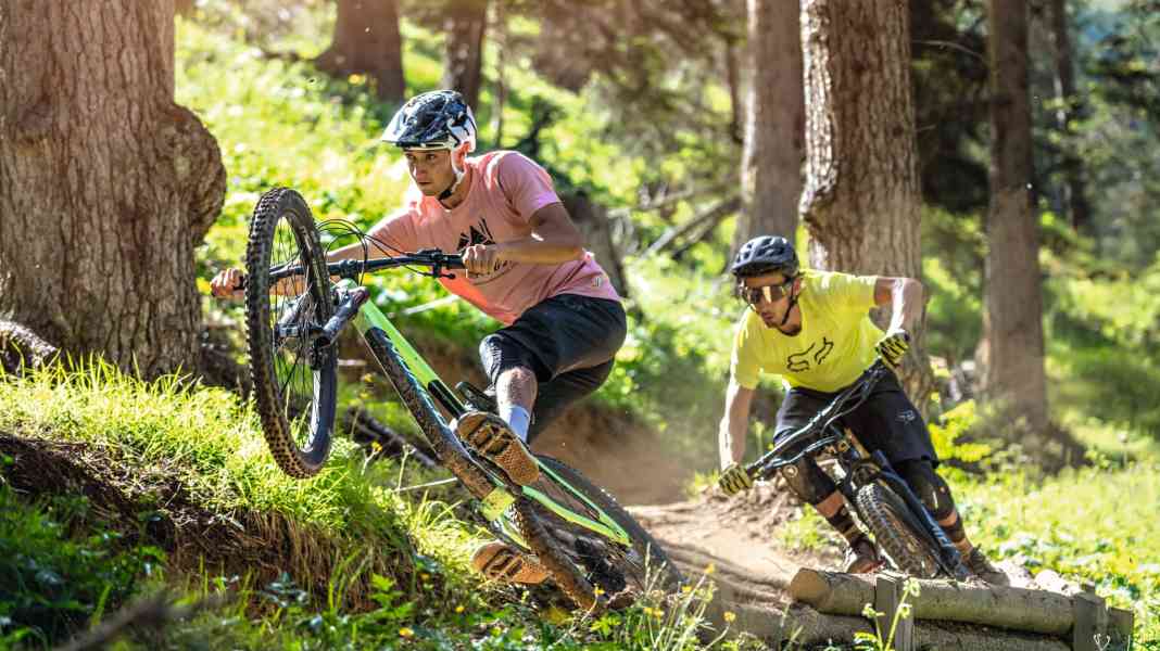 Alleskönner: 6 Trailbikes im harten Vergleich