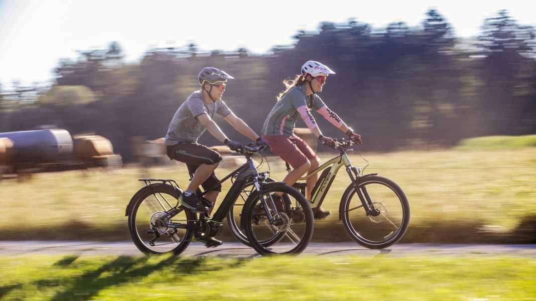 All in one? SUV-Bikes von Husqvarna und Flyer im Duell