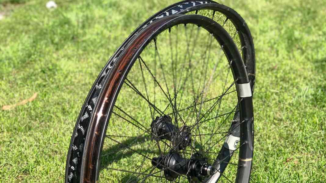 Luxury goods: Crankbrothers Synthesis Enduro carbon wheelset