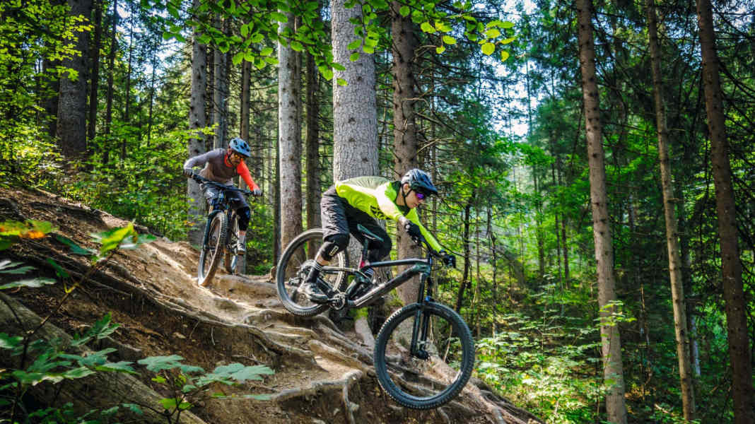 Superduel Enduros: Rocky Mtn. Altitude vs. Trek Slash