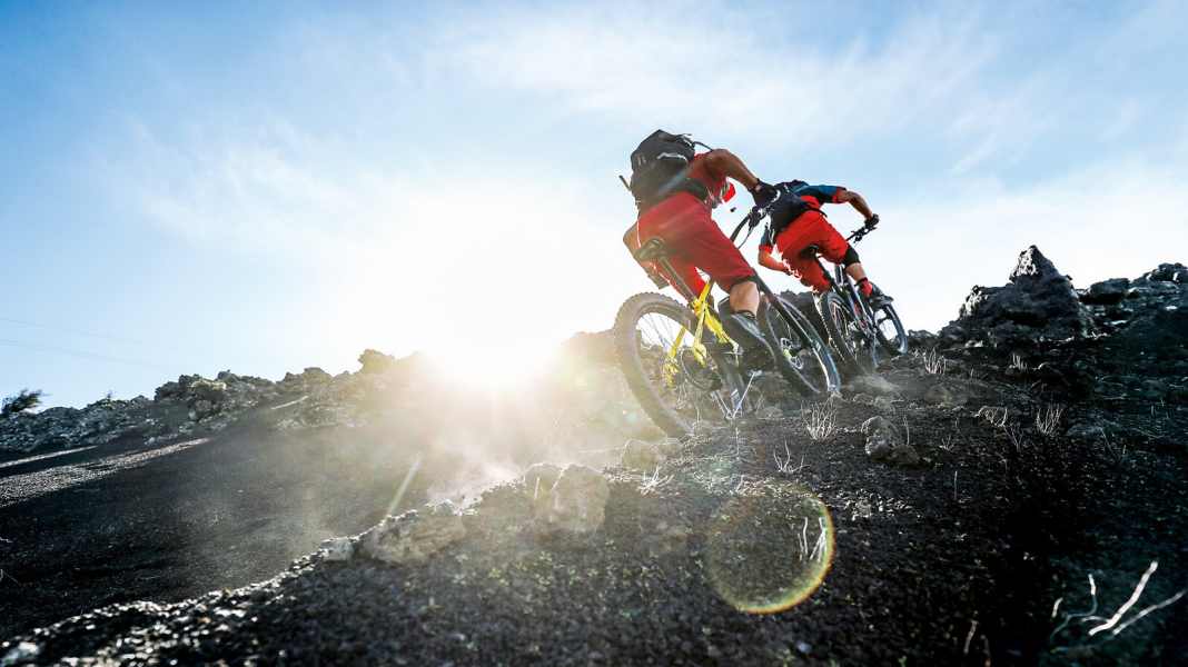 E-MTB riding technique: How to take the steep slope in your stride