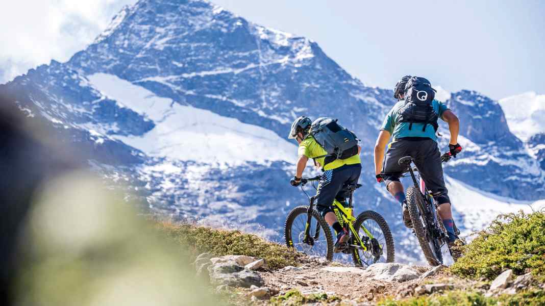 E-MTB Rucksäcke mit Fach für Reserve-Akku im Test