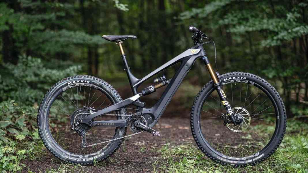 YT Decoy CF Pro Race - EMTB test winner from 4/19