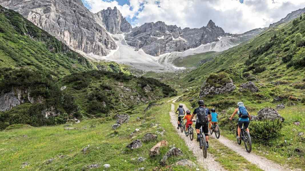 Mit Kindern auf Tour: Das sind die richtigen E-MTBs