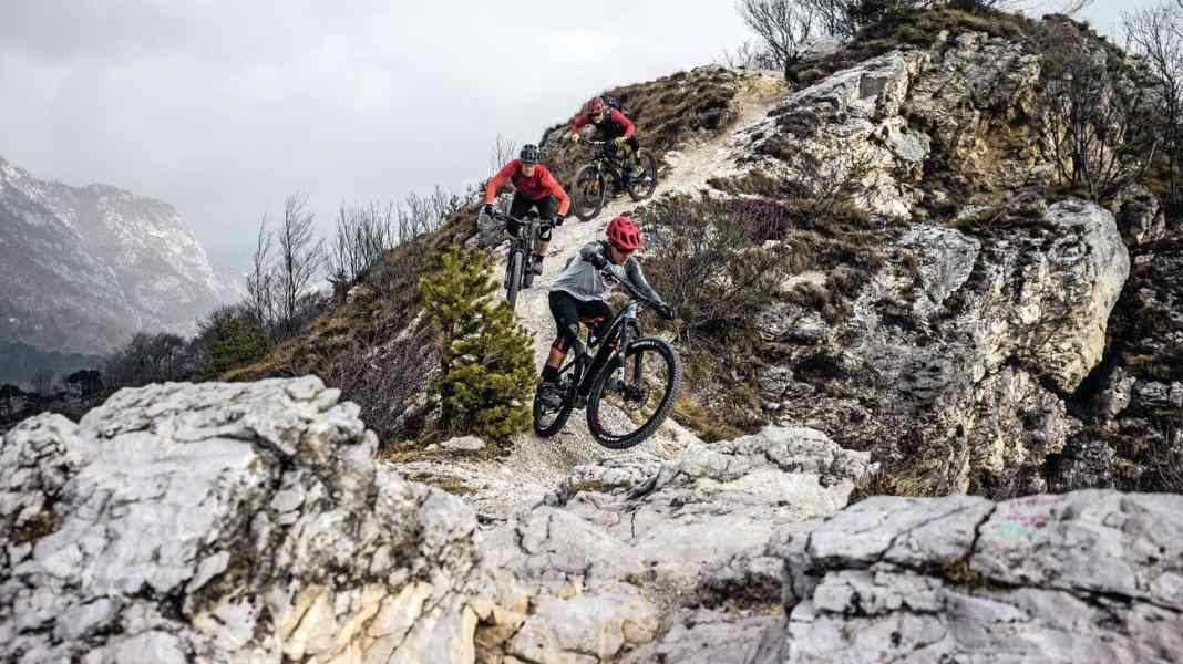 3 kleine E-Bike-Motoren und 3 leichte E-Mountainbikes im Test