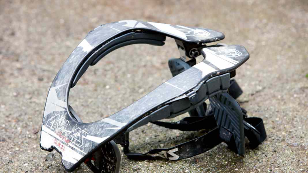 Must-have: Lightweight neck brace from Atlas
