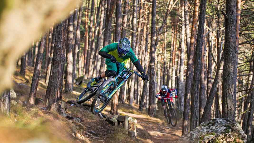 5 deutsche Big Bikes bis 4000 Euro im Test