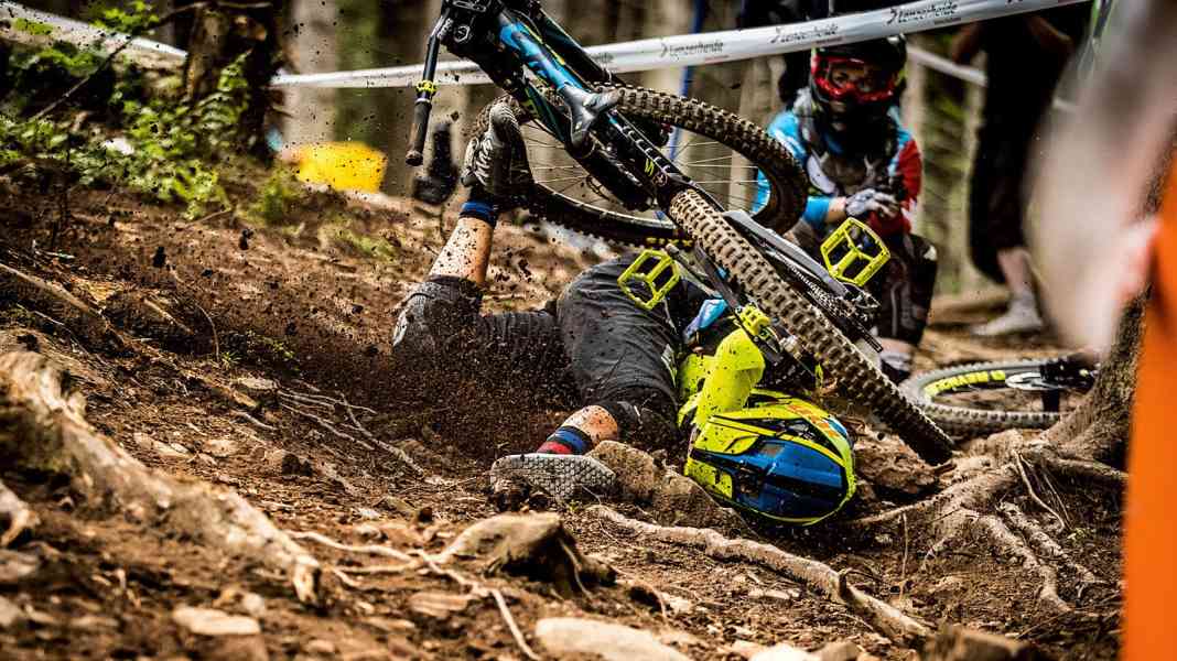 16 Knee protectors for tough use