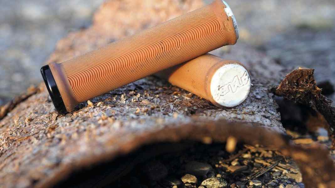 Cameron Zink's grips: Sensus Lite grips