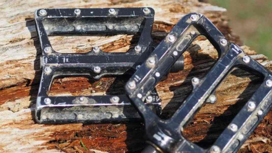 Noble things: Syntace flat pedals No. Nine