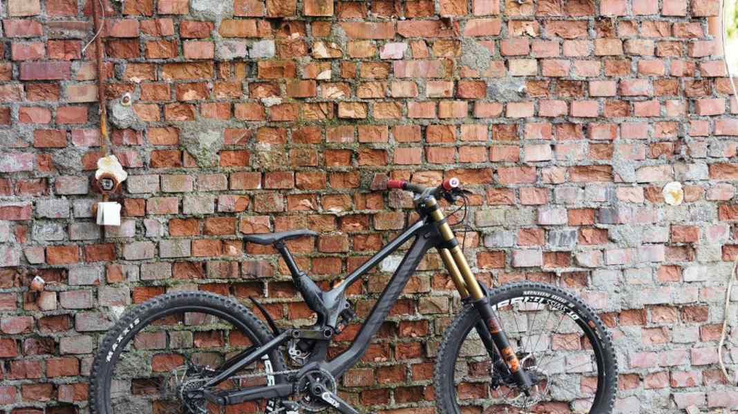 Park bike no. 1: Canyon Sender CF 9.0