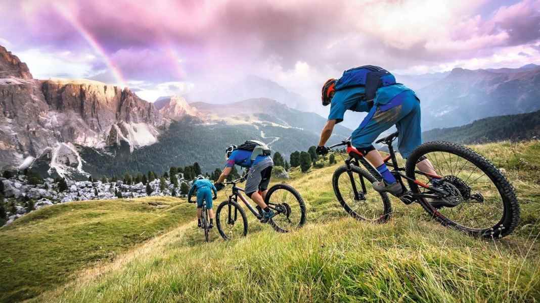 8 all-mountain bikes from 2500 - 3000 euros in comparison