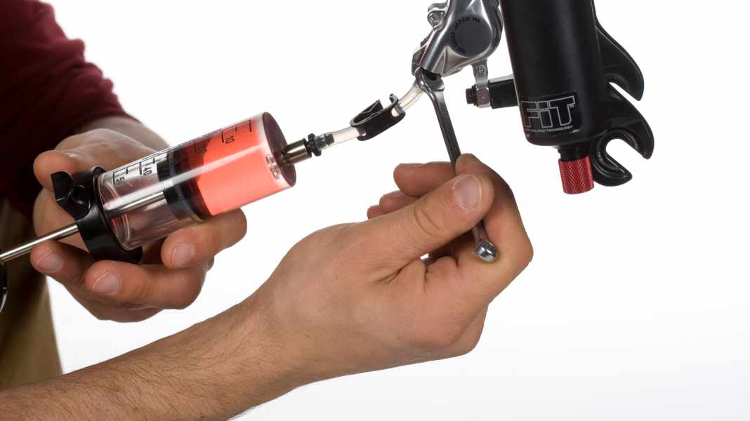 Workshop for mechanics: Disc brake maintenance