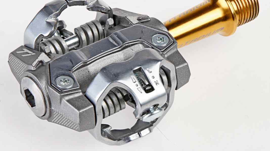 4 clipless pedals for MTB racers in the BIKE test