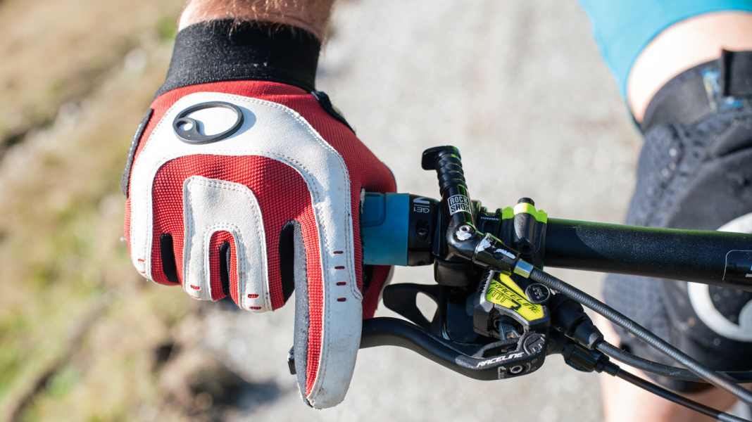 How to minimise hand pain when cycling