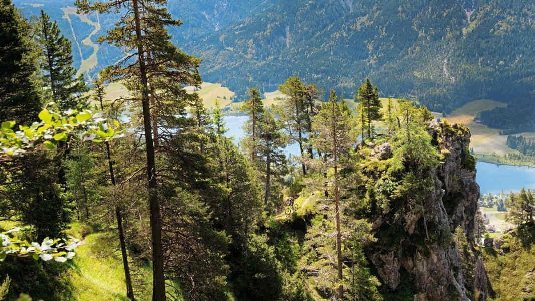Mountain biking in Carinthia: 2-day tour around Lake Weissensee