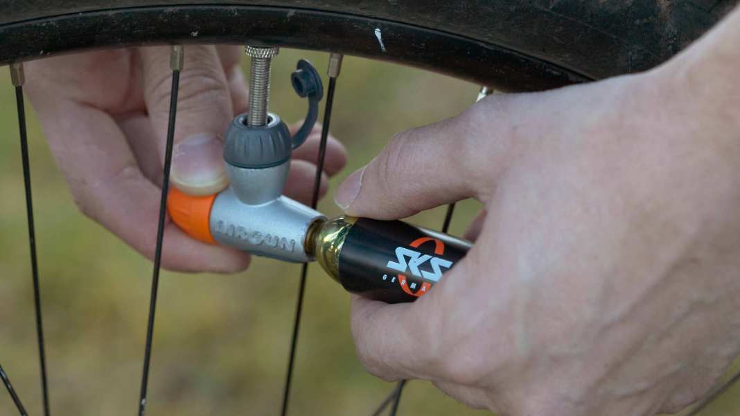 CO2-Kartusche oder Minipumpe?