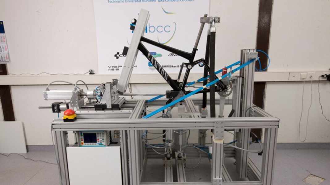 Expensive realisation: 27 carbon frames in the breaking test