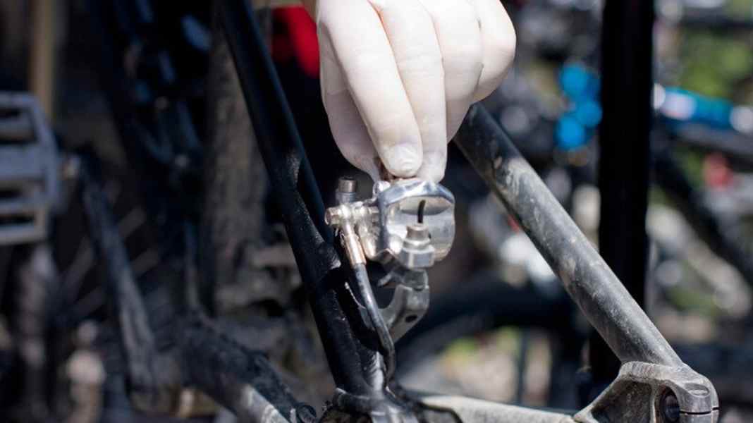 Service for disc brakes