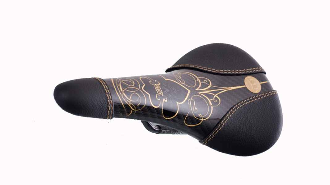 Elegant design: carbon saddle from Crown Saddle