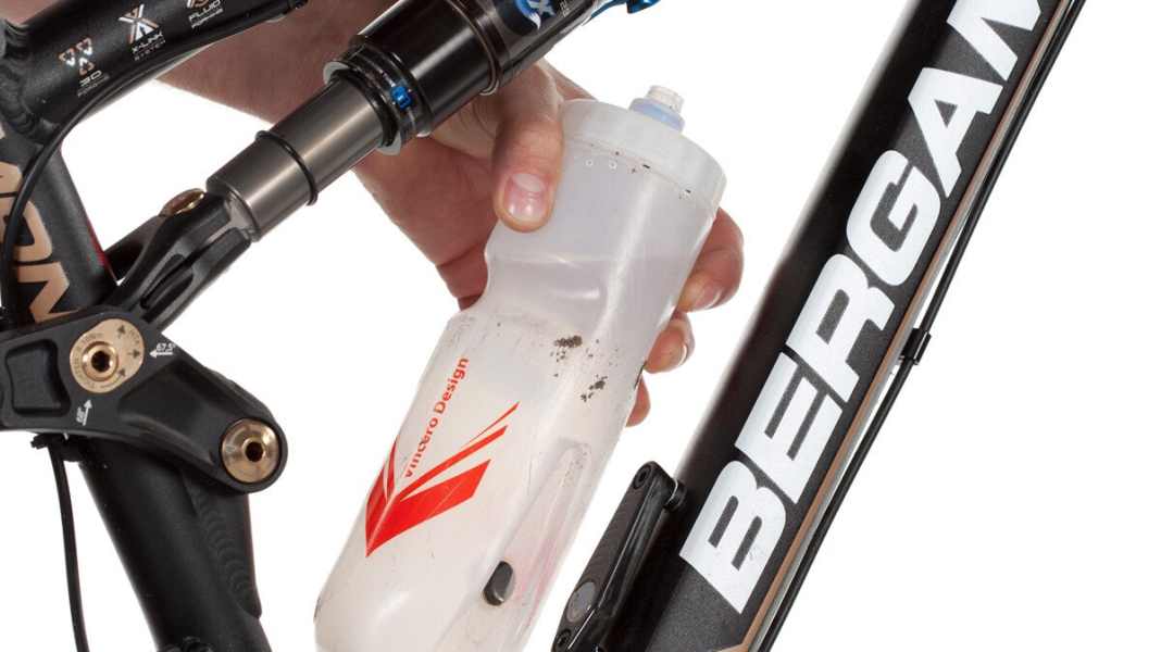 Dauertest: Trinkflasche mit Magnethalterung