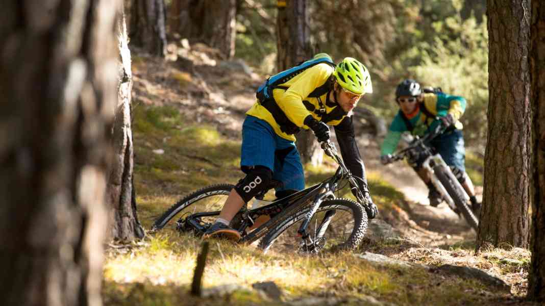 Suspension forks for touring full-suspension bikes in the test