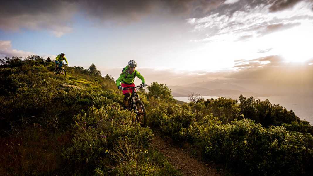 Crossing the island of Elba by mountain bike