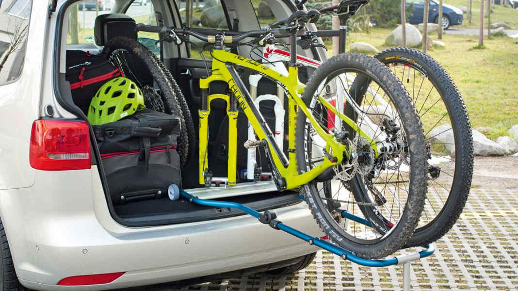 Transporting bikes in the car: bike racks for the boot
