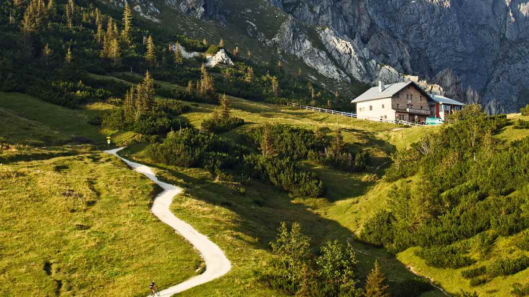 10 top huts for bikers