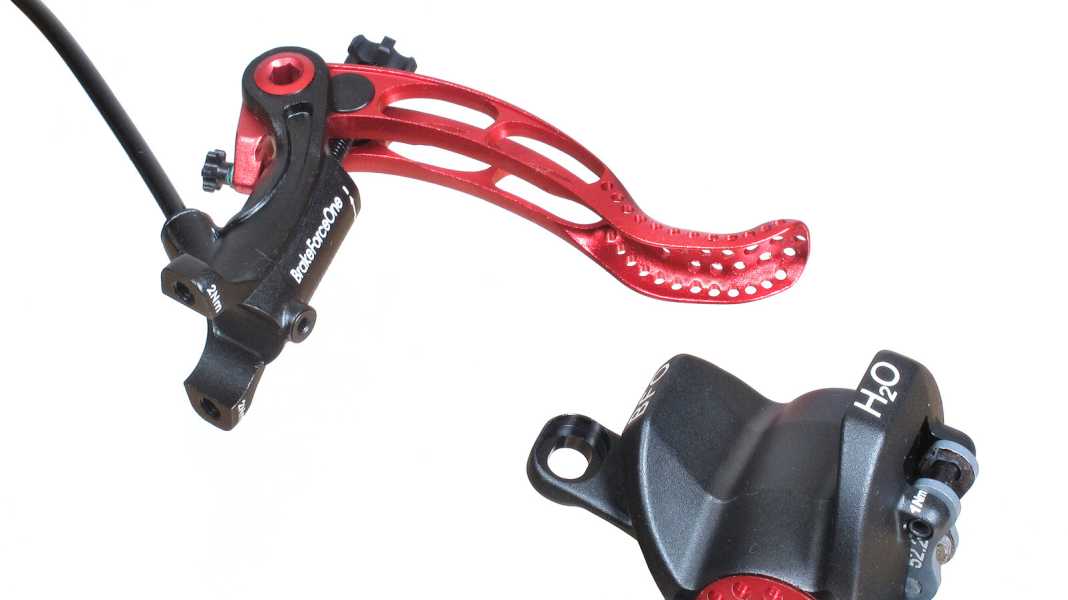 First MTB brake that works with water instead of oil