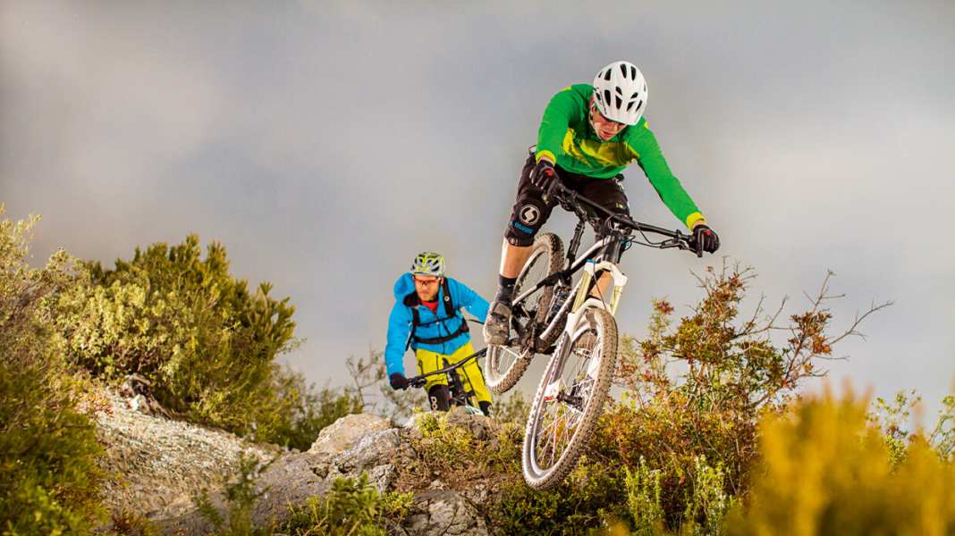 27.5 inch: All mountain and enduro suspension forks in the test